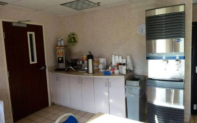 Days Inn & Suites Maryville