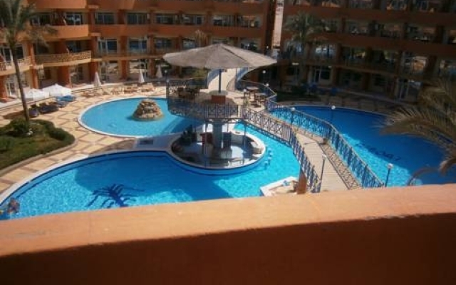 Oasis Resort & Apartment