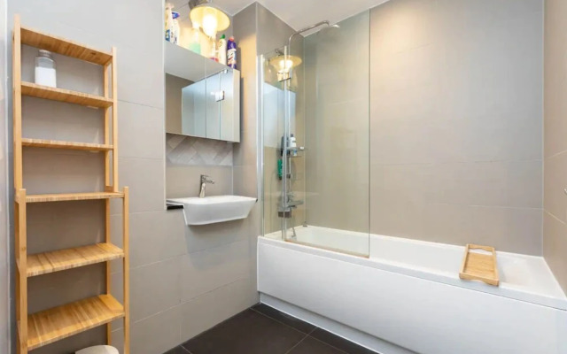 Modern Family Friendly 2 Bedroom Flat in Hackney Wick