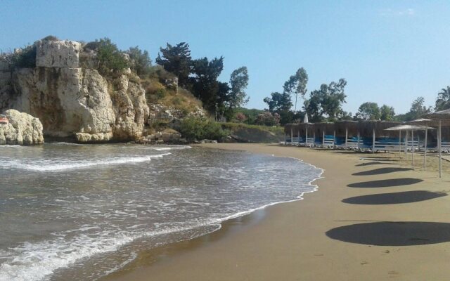Mavi Beyaz Hotel Beach Club