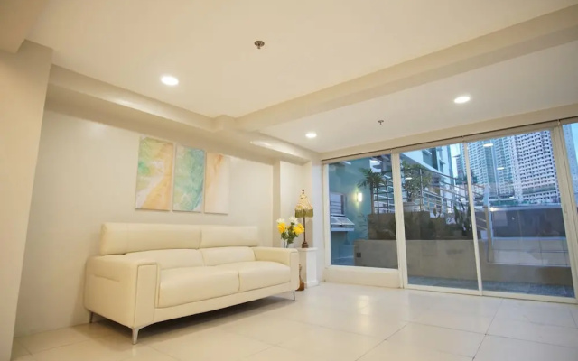 Gilmore Tower Suites By SMS Hospitality