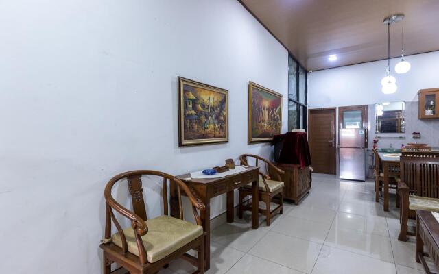 OYO 1082 Kost Arie 1