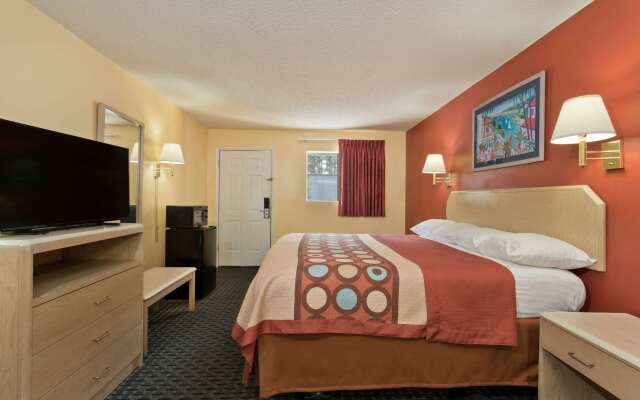 Super 8 by Wyndham Chipley