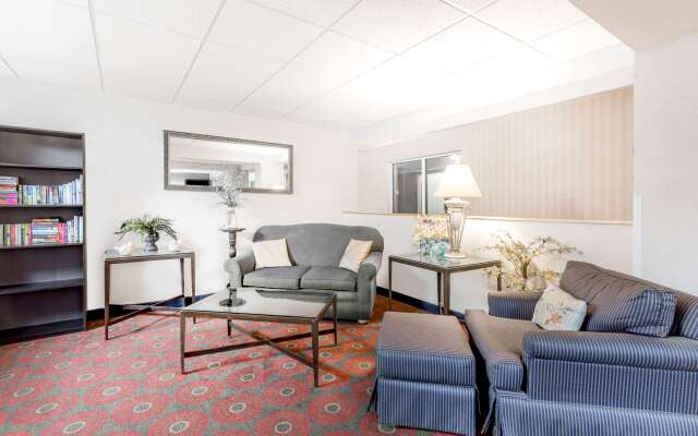Days Inn by Wyndham Cedar Falls- University Plaza