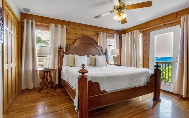 4BR Mountain View Cabin