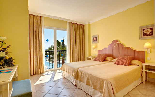 Grupotel Macarella Suites & Spa