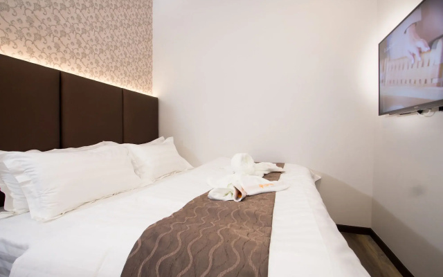 Spring Season Hotel