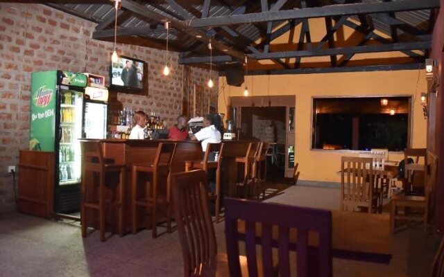 Jolly Court Hotel