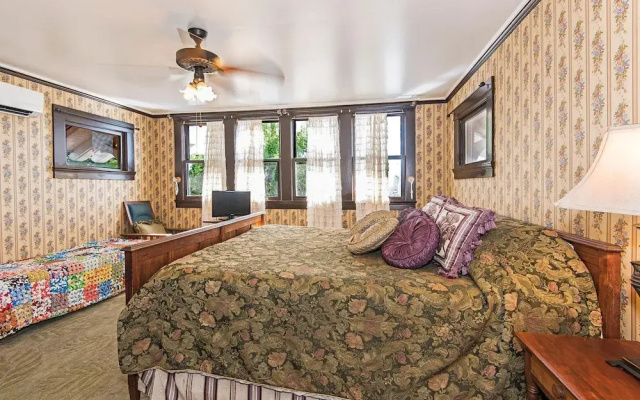 Manoa Valley Inn