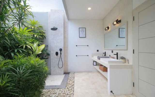 Echo Beach Villa & Apartment