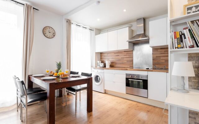 Eiffel Tower - Rue Cler Area Apartment