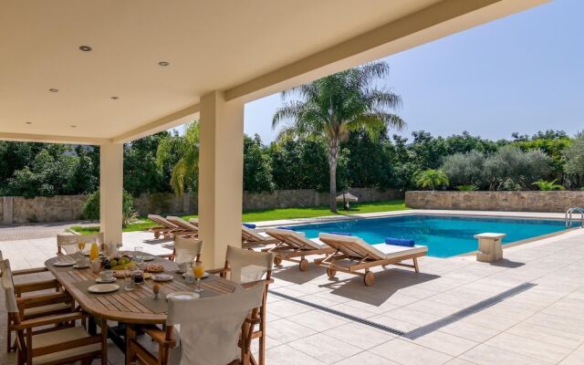 Melitini in Souda With 7 Bedrooms and 6 Bathrooms