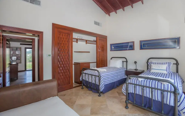 Pristine Bay 4033 4 Bedroom Home by RedAwning