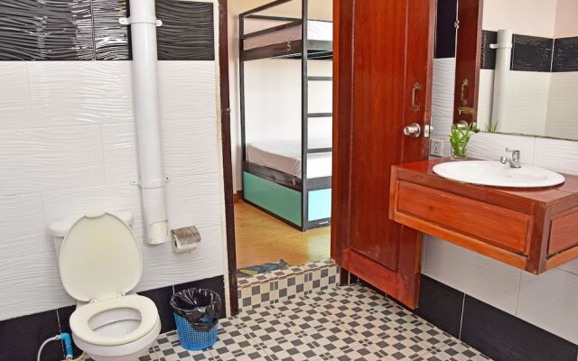 Mad Monkey Hostel Kampot