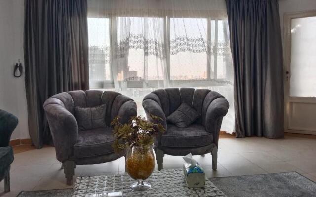 شقة للإيجار اليومي والشهري مطله على النيل