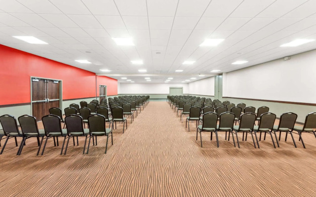Quality Inn & Suites Columbus