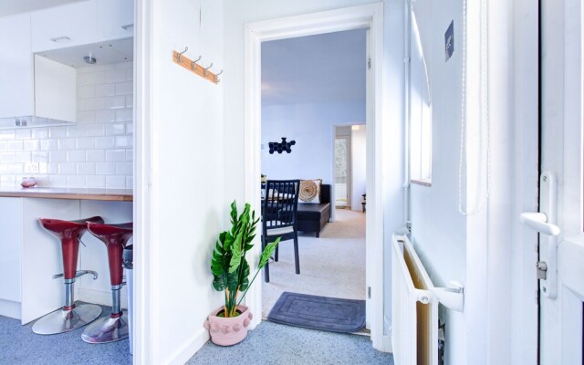 Private Family Apartment in Posh SW1 London