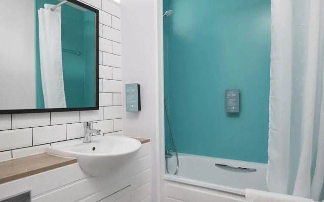 The Longshoot Hotel by Greene King Inns