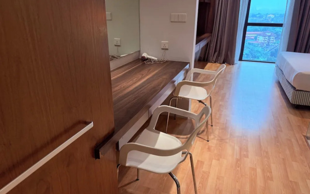 D'Majestic Place by Roomy