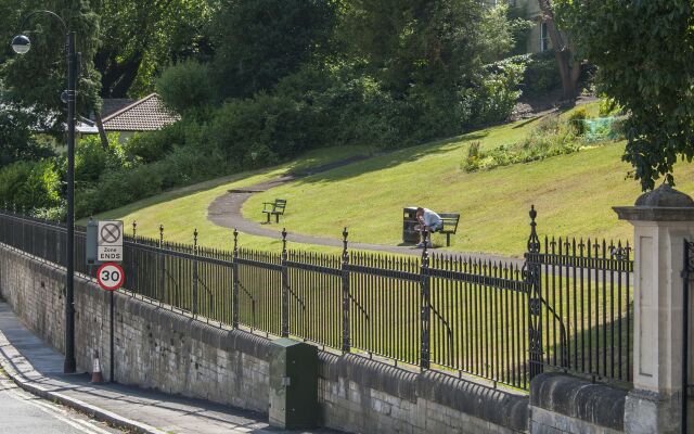 Hedgemead Court, 4 Star Gold Luxury 2 Bedroom Apartment in Bath City C