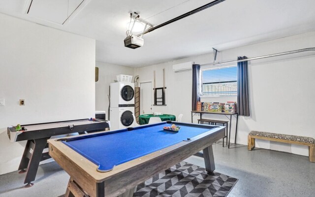 7 Br Home with Pool Gameroom & Soccer