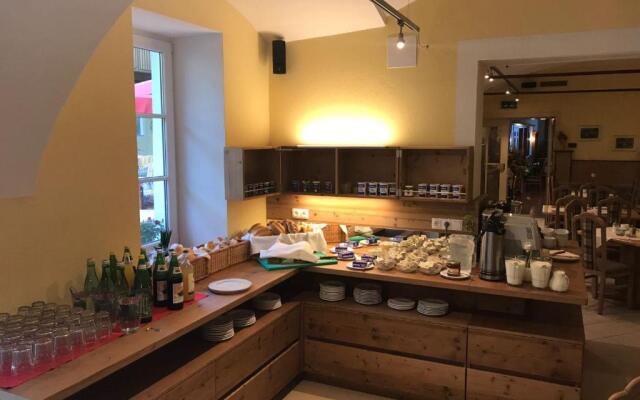 Hotel-Gasthof-Fleischerei - Zur alten Post