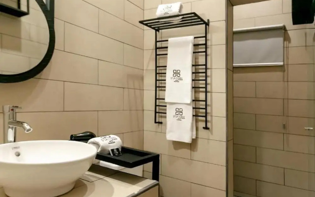D la Torre Hotel