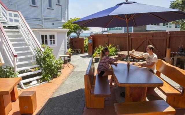 Moana Lodge - Hostel