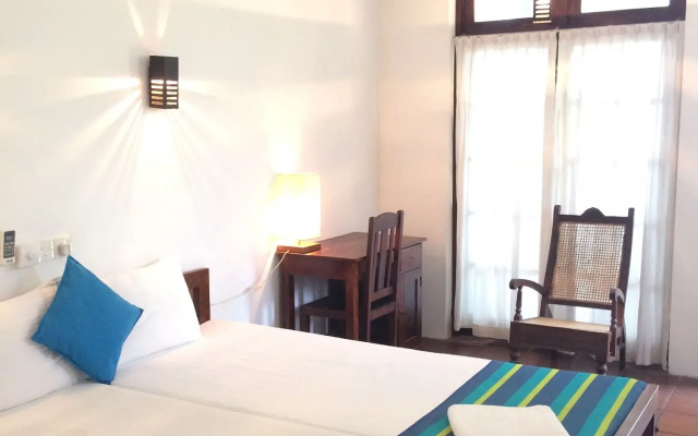 Curry Bowl Restaurant & Turtles Rest