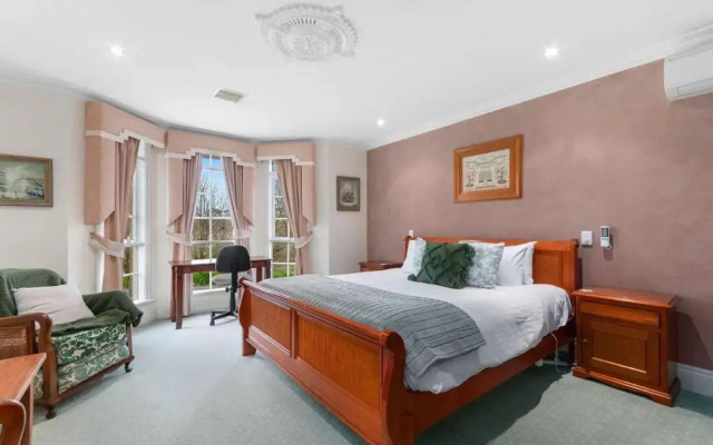 Montford Manor Bed & Breakfast