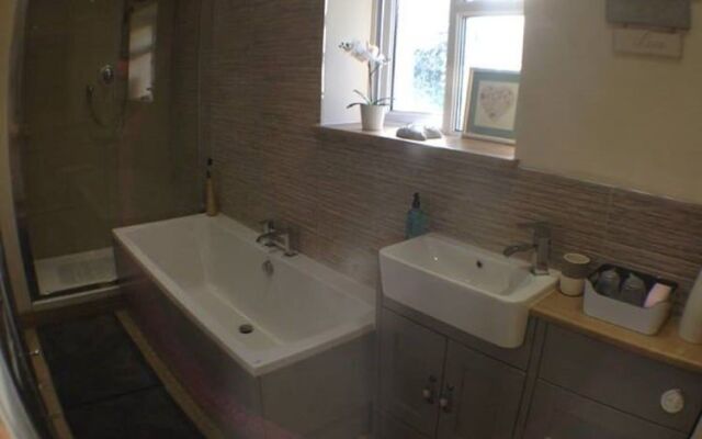 Deri-Down Guest House