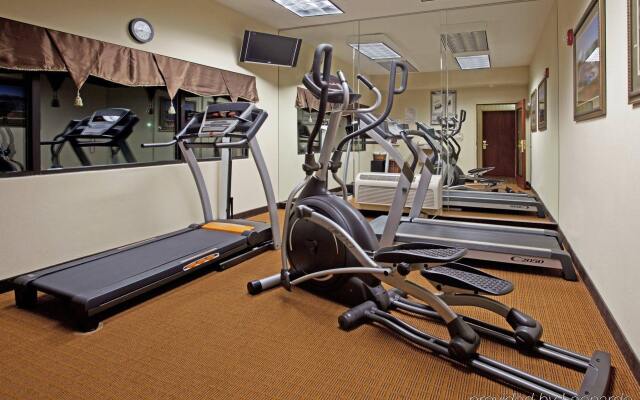 Holiday Inn Express & Suites Charlotte Arpt-Belmont by IHG