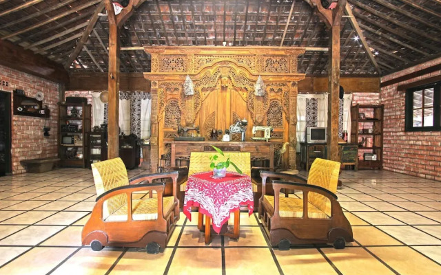 OYO Homes 93598 Omah Baturan Syariah