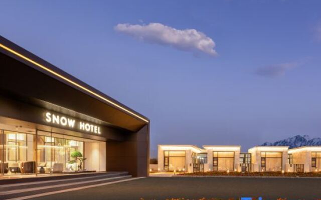 Snow Hotel
