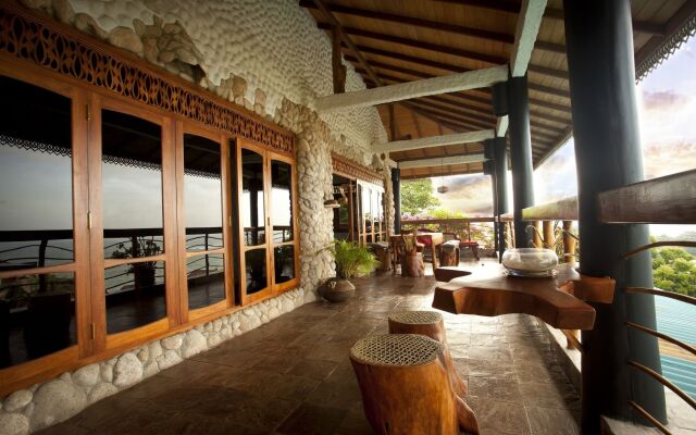 Penthouse on the Rocks