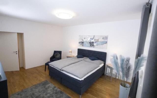 Next to City Center and Central Station, Apt. 10