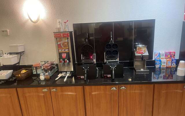 Days Inn by Wyndham Englewood Dayton Airport