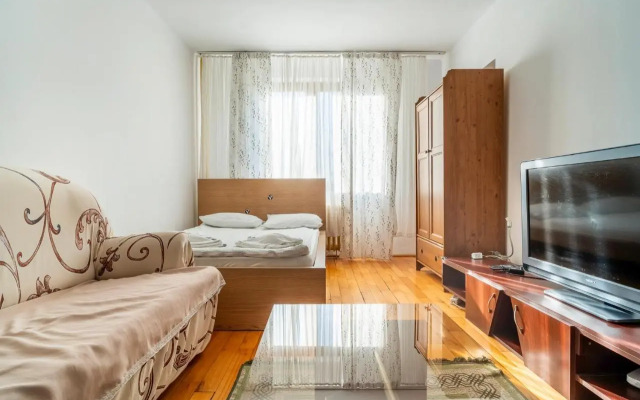 Rustic & Spacious 3br Apartment
