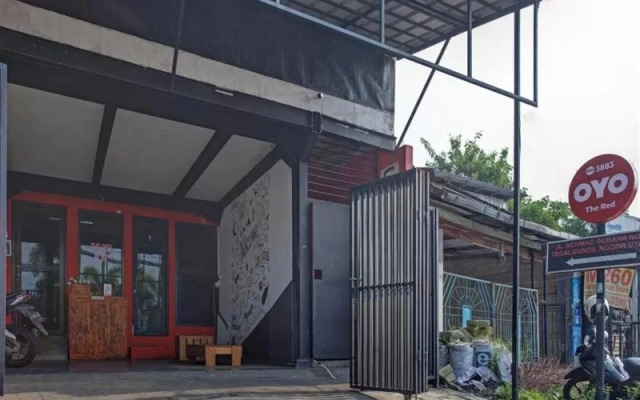 The Red by OYO Rooms