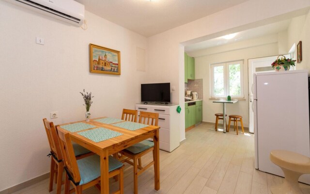 Nice Home in Starigrad With Wifi and 6 Bedrooms