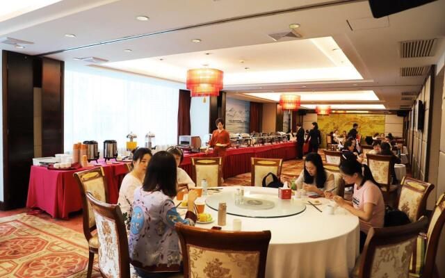 Yijian Holiday Hotel