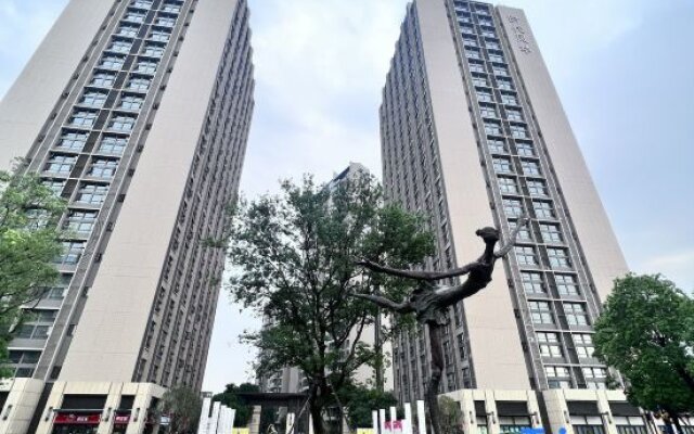 Woqu Service Apartment (Xintang Wanda Plaza Branch)