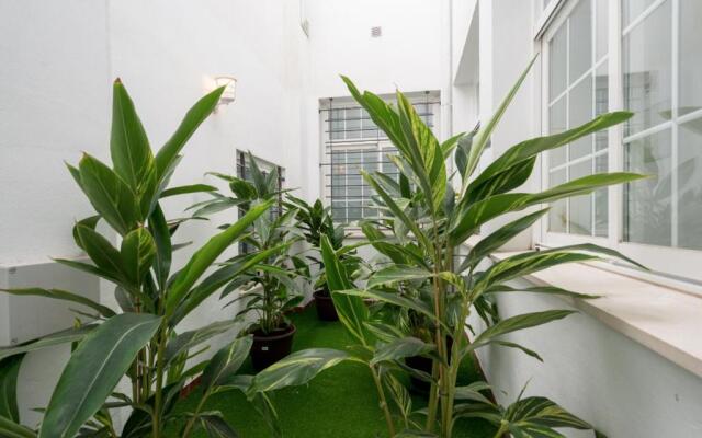 ML1C-Prime Location Marble Apartment with Patios