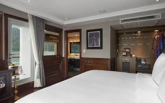 Paradise Grand Cruise Lan Ha Bay