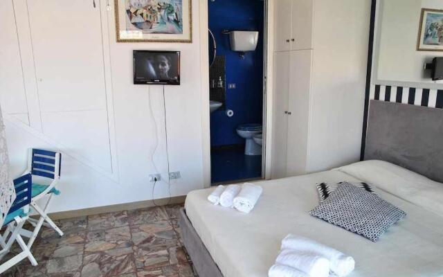 ATTICO BLU monolocale a 50 mt dal mare