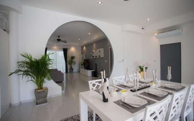 Blissful Tropical Stay at SeaLaVie Villa