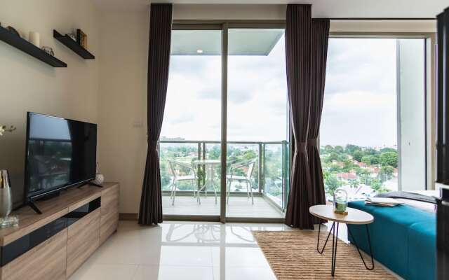 The Riviera Wongamat by Pattaya Holiday