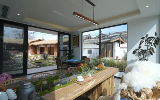 Ruziniu Homestay (Shuhe Old Town)