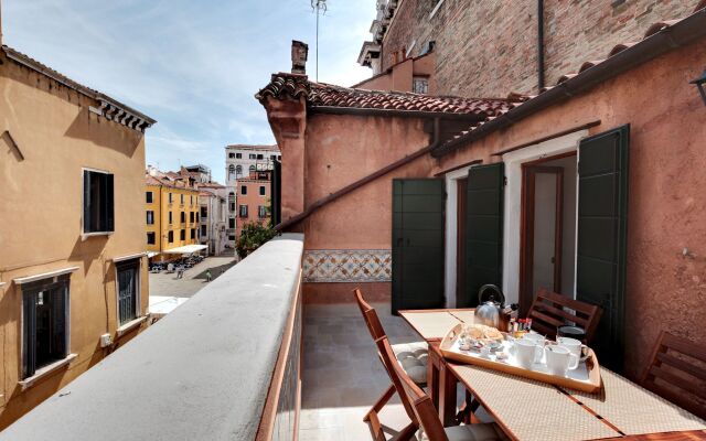 Santo Stefano Accademia Apartment Venice