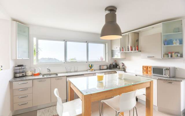 Monaco Vista VI4202 by Riviera Holiday H